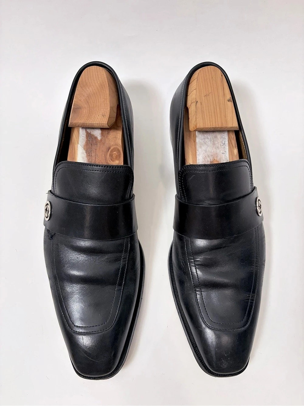 Gucci Men’s Black Leather GG Logo Loafers – Size 9.5